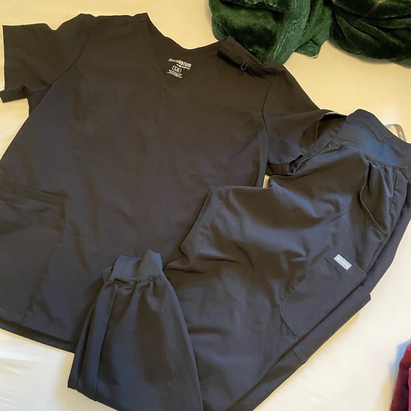 maevn Tops - Black scrub jogger set